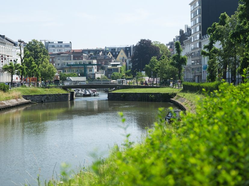 High-end afgewerkt tweeslaapkamerappartement met topligging aan de&amp;nbsp;Coupure<br />
&amp;nbsp;<br />
Een bijzonder appartement naar de hand van interieu