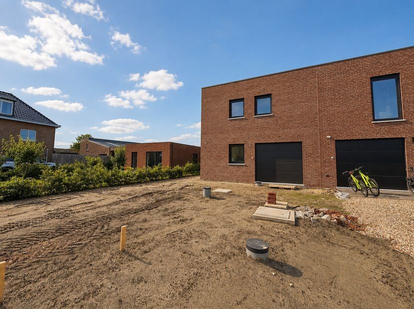 NIEUWBOUW - EERSTE BEWONING - TOP AANBIEDING !<br />
MAIL NAAR CHADIA@WIJSVASTGOED.BE VOOR EEN BEZOEKAANVRAAG - TELEFONISCH WORDEN ER GEEN BEZOEKEN IN