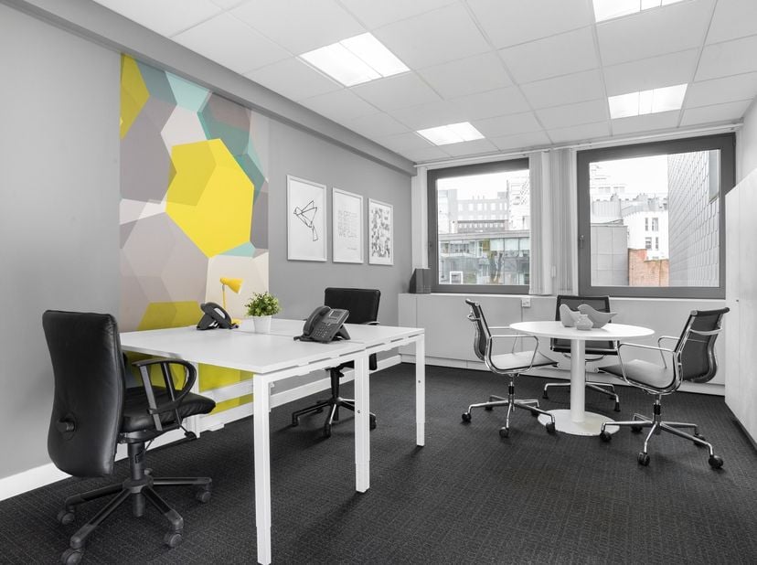 Privékantoor voor 4 werknemers in Regus City Centre<br />
<br />
Dit aanbod omvat een eigen kantoorruimte met service voor 4 werknemers en bovendien t