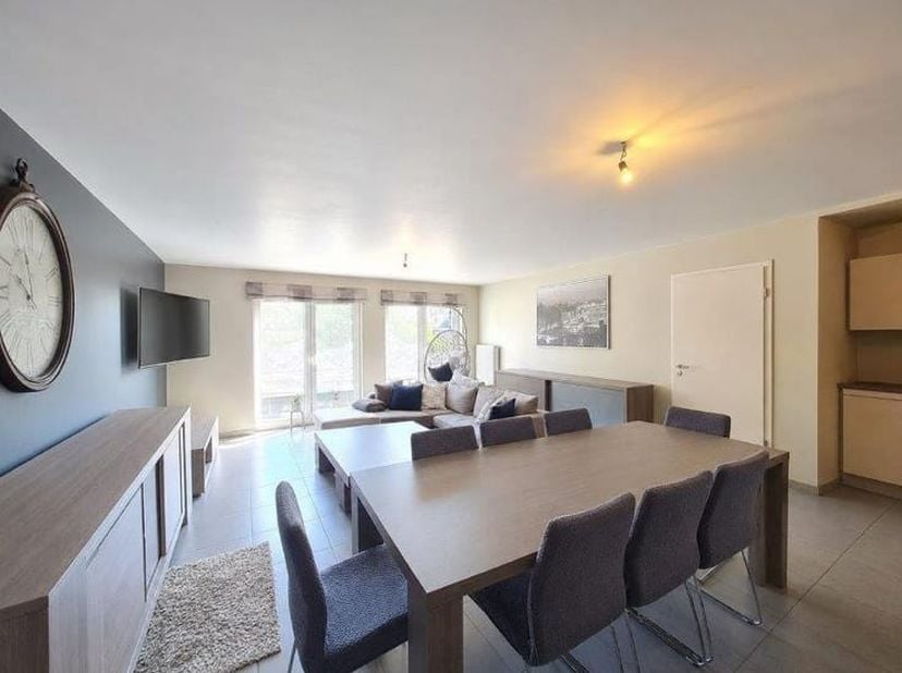 Bel appartement (+-80m²) avec balcon, parking privatif intérieur et cave, situé dans le centre-ville de Bertrix, dans un immeuble avec ascenseur.&amp;nbsp