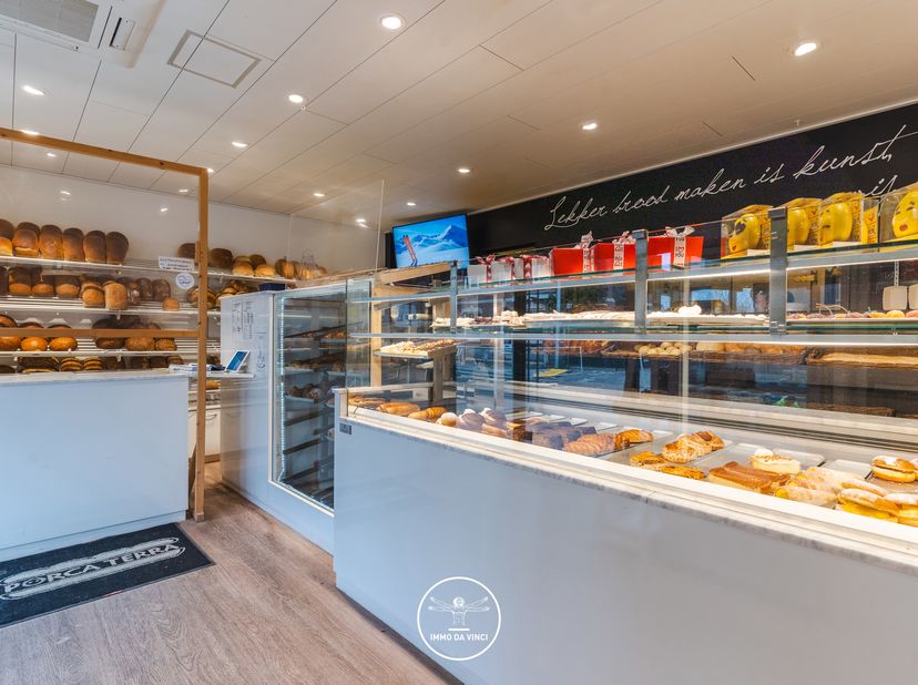 À louer : local commercial de premier ordre dans un emplacement visible à Zwijnaarde<br />
Installez votre bureau, votre magasin ou votre cabinet dans