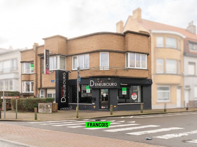 Op zoek naar een veelzijdig opbrengsteigendom met tal van mogelijkheden? Dit pand, gelegen in de Vredelaan 88 te Blankenberge, bevindt zich op een uit