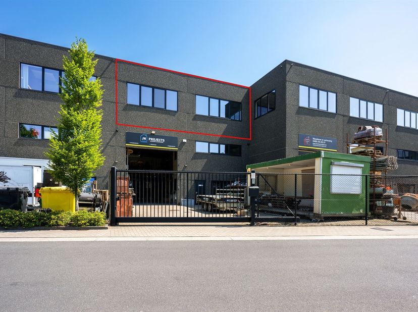 Instapklare kantoor-/praktijkruimte op KMO-site La Corbeille in Hulshout/Westmeerbeek. De unit combineert een sterke ligging binnen een actieve bedrij