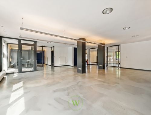                                         Immeuble de bureaux à vendre à Brugge, € 440.000
