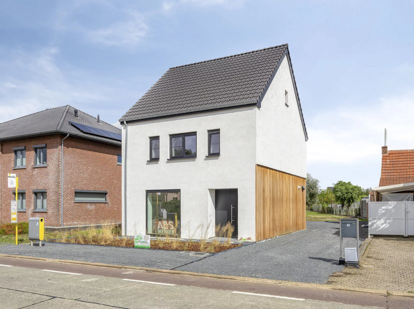 Huis te koop in DORPSSTRAAT 66,
                    3540 Donk