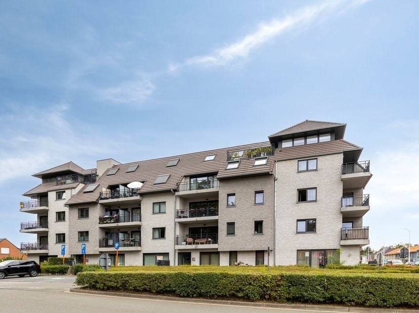 Ontdek dit TRENDY&amp;nbsp;&amp;amp; nieuw appartement (BJ 2022) met 2 SLAAPKAMERS, 2&amp;nbsp;TERRASSEN &amp;amp; AUTSTAANPLAATS&amp;nbsp;op een uiterst VLOT BEREIKBARE