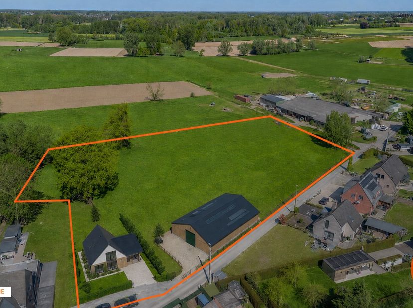 ERPE-MERE - Bouwgrond voor open bebouwing met weiland<br />
Deze uniek gelegen bouwgrond voor open bebouwing, met een oppervlakte van 4a 40ca en deel