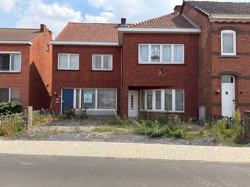 Op zoek naar een investeringspand?<br />
Deze 2 woningen steenweg 79 en 81 worden samen verkocht.<br />
Het zijn thans 2 afzonderlijke woningen met ee
