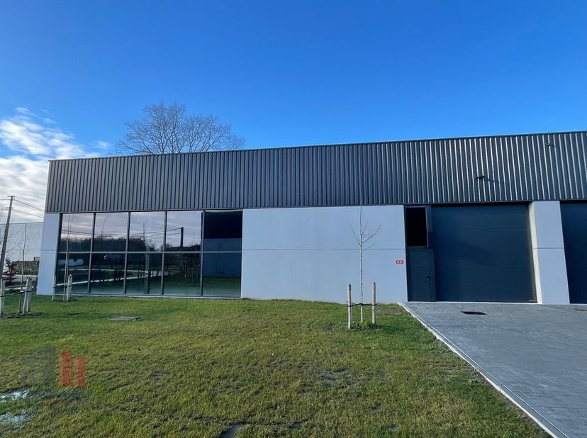 Bien professionnel à vendre
                    à 8020 Oostkamp