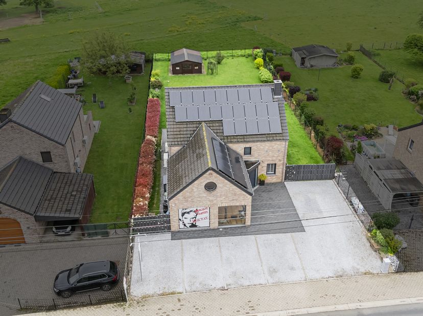 Cette Villa 4 chambres avec jardin, terrasse, parking et commerce est idéalement située dans la commune de Juprelle, proche de toutes commodités.<br /
