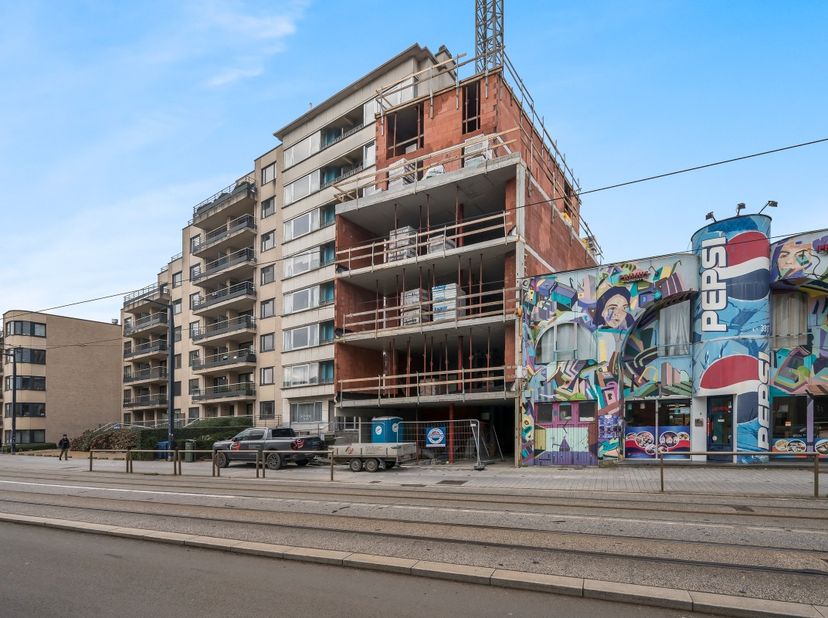 Met project Fox adem je Gent. Dit pareltje met slechts 5 ruime appartementen is gelegen vlakbij het station van Gent en biedt de bewoners 2 tot 3 slaa