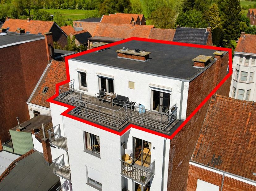 À vendre : appartement bien entretenu au centre de Waregem, idéalement situé près des commerces et des transports en commun. Cet appartement offre une