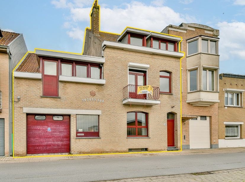 Deze bijzonder ruime woning bevindt zich in een rustige straat vlak bij het centrum van Westende-Bad en op wandelafstand van strand en zee. De verzorg