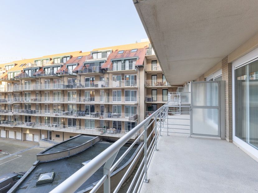 Te koop: instapklaar appartement in het centrum van Nieuwpoort, op wandelafstand van de zee en nabij openbaar vervoer.Dit appartement, gebouwd in 1999