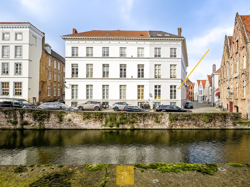 Bien professionnel à louer
                    à 8000 Brugge