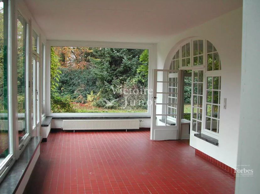 Kraainem : Victoire - Junot stelt u deze charmante eigendom voor, gelegen in het hart van de zeer residentiële wijk "Quatre Bras", gebouwd in 1925 op