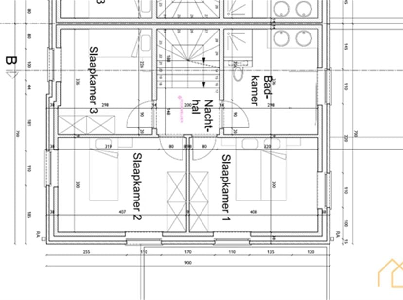 Deze ruime nieuwbouwwoning met 3 slaapkamers, en een zolder van +/- 40m² die afgewerkt kan worden tot een grote slaapkamer, is voorzien van alle moder