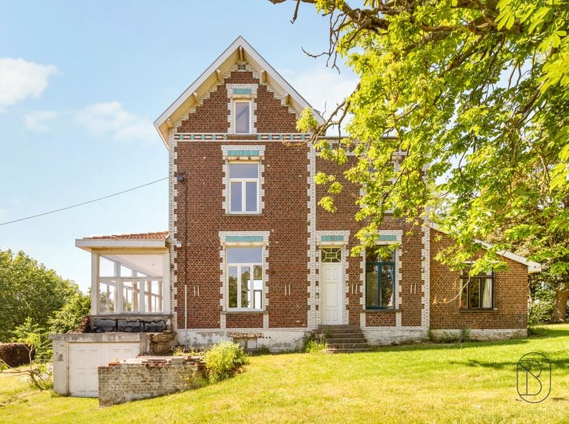 Gelegen op de mooiste locatie van Mont-de-l'Enclus: Charmant landhuis met een FANTASTISCH 240° UITZICHT, uniek gelegen aan de voet van het Kluisbos op
