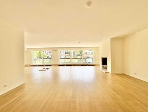                                         Appartement à louer à Woluwe-Saint-Pierre, € 3.200
