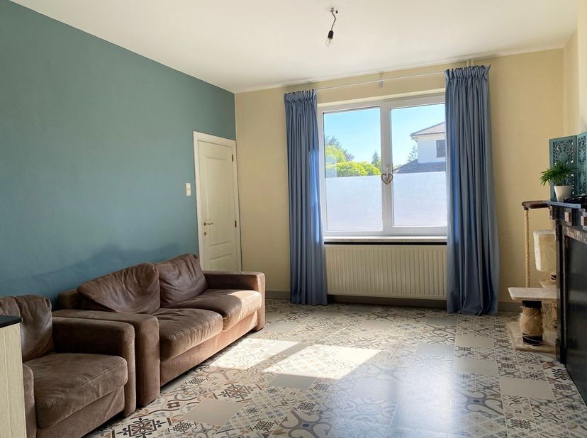 KARAKTERVOLLE woning op een strategische locatie.<br />
<br />
Deze open bebouwing ligt aan de vlotte verbindingsweg Zolder - Hasselt. De E314 ligt op
