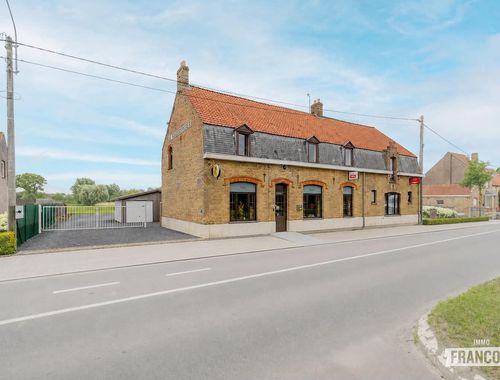                                         Bâtiment commercial à vendre à Beerst, € 329.000
