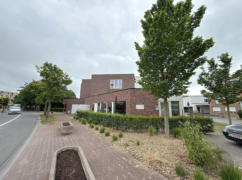 Deze assistentiewoning is gelegen te Westkapelle, vlakbij het dorp, goede verbinding naar Heist en naar Knokke. <br />
<br />
Er is een algemene ruimt