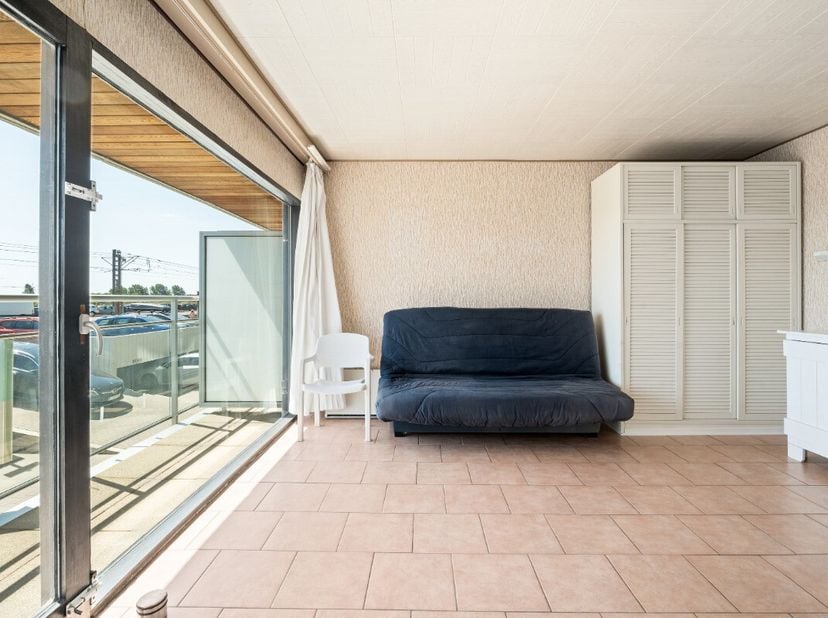 Studio aan de Zeedijk in Middelkerke, met zicht op de duinen en vlak bij het centrum. Dit appartement combineert een centrale ligging met een aangenam