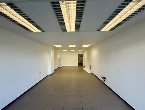                                         Handelspand te huur in Bissegem, € 425
