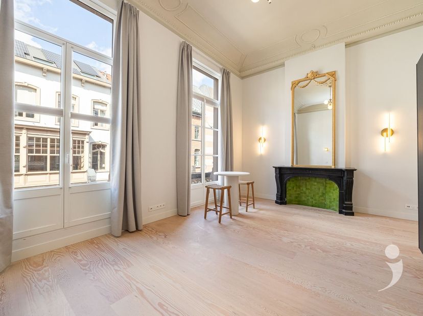 Dans un emplacement de choix, au milieu de la prestigieuse Bondgenotenlaan à Louvain, vous trouverez cet appartement exceptionnel dans un petit immeub