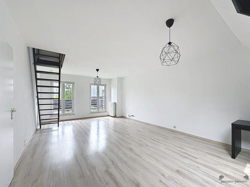 Vous recherchez un appartement spacieux avec une terrasse agréable dans un emplacement de choix à Boom ? Cet appartement duplex est situé au deuxième