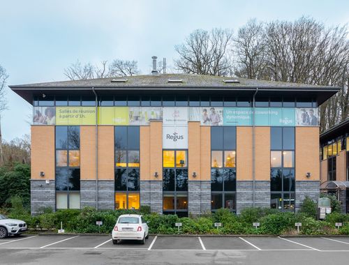                                         Bureaux à louer à Jambes, € 618
