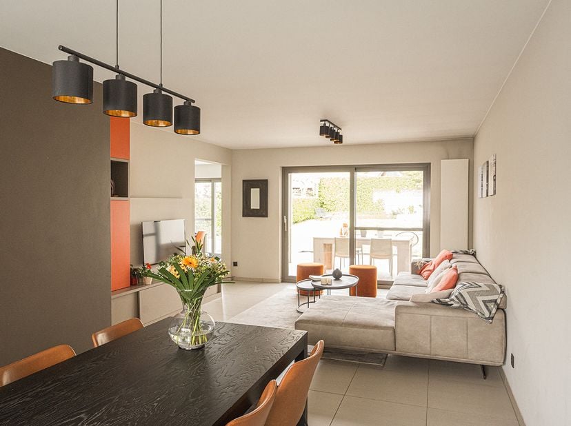 Instapklare ruime gezinswoning met zonnige tuin nabij centrum Roeselare<br />
<br />
Op zoek naar een ruime, instapklare woning op een topligging? Dez