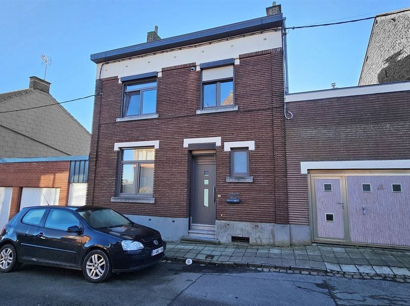 SOUS OPTION - PLUS DE VSIITE - Prix: Offre à partir de 275.000 euros, frais d'agence non inclus et à charge de l'acquéreur.<br />
Chouette maison habi