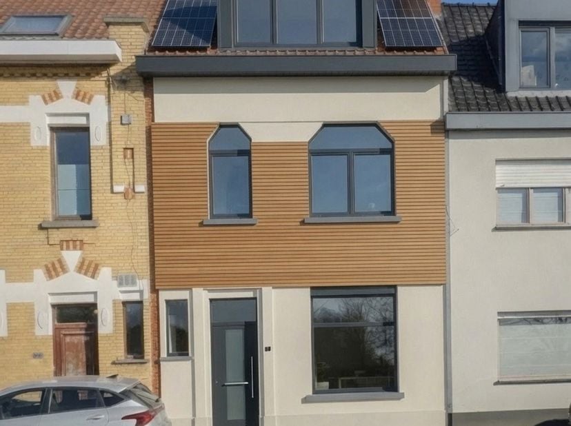 BEZOEKMOMENT ZAT. 18/07 VAN 10U TOT 12U (enkel op afspraak).<br />
DEINZE (Petegem-aan-de-Leie) - Deze eigendom treft u op de verbindingsweg Gavere -