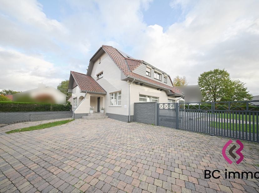 Huis te koop in Collegelaan 28,
                    3600 Genk