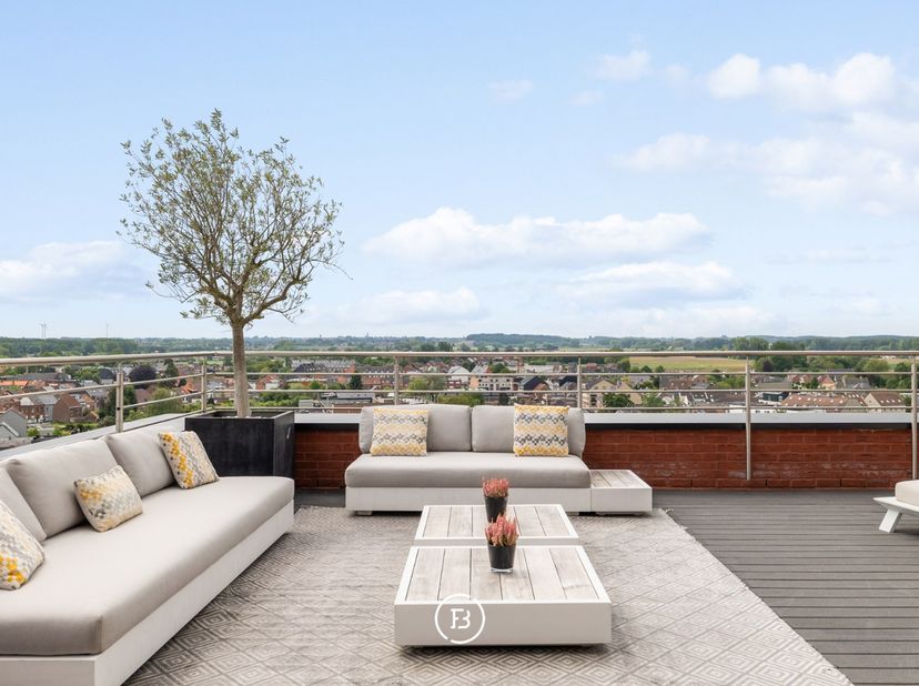 In het project Martinas in Merchtem, in de gerenoveerde voormalige brouwerij, bevindt zich dit penthouse op de tiende verdieping. Je woont hier alleen