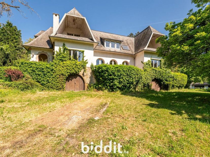 PROPRIETE EXCEPTIONNELLE<br />
<br />
Propriété exceptionnelle située en zone d'habitat comprenant un grand parc arboré sur une surface de 1ha 28a 34c