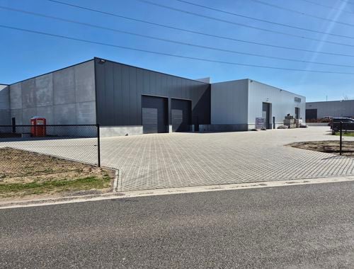                                         Bedrijfsgebouw te koop in Maaseik, € 925.000
