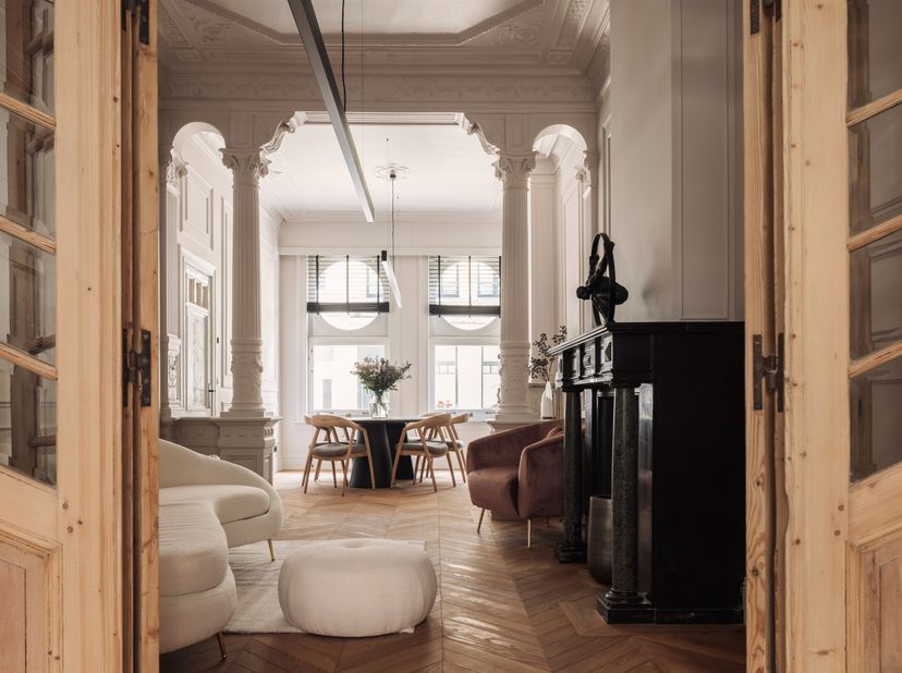 Dans l'un des quartiers les plus prisés de Berchem, cette maison entièrement rénovée. Un mélange parfait de style, de confort et de fonctionnalité.<br
