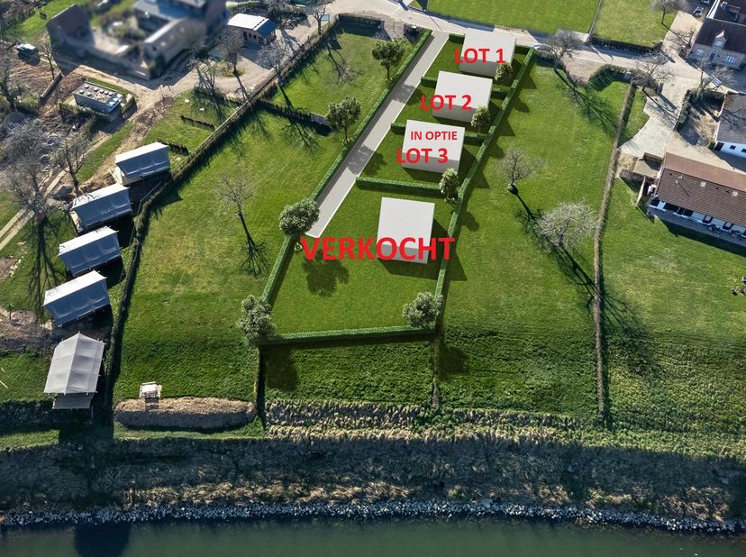 RECREATIEGROND OP 03A07CA (LOT 1) IDEAAL VOOR DE BOUW VAN EEN VAKANTIEWONING AAN DE MAAS TE MAASEIK. <br />
TROEVEN<br />
- Prachtig gelegen in het pi