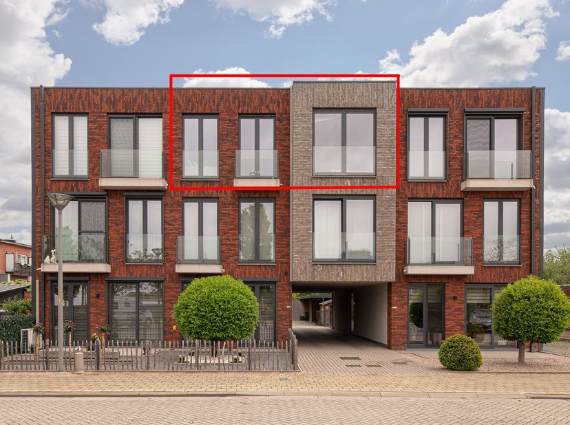Dit recent gebouwd appartement (2017) combineert comfort, energiezuinigheid en een uitstekende ligging. Met een EPC van slechts 80 kWh/m² is deze woon