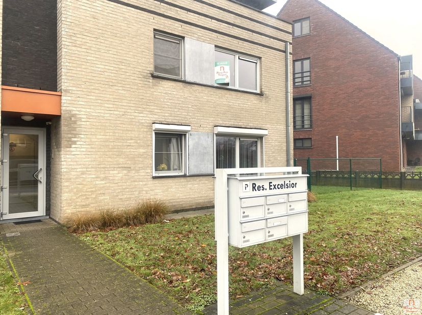 Ontdek dit aangename en ruime appartement, gebouwd in 2009, waar licht en comfort de toon zetten.<br />
Het appartement beschikt over twee slaapkamers