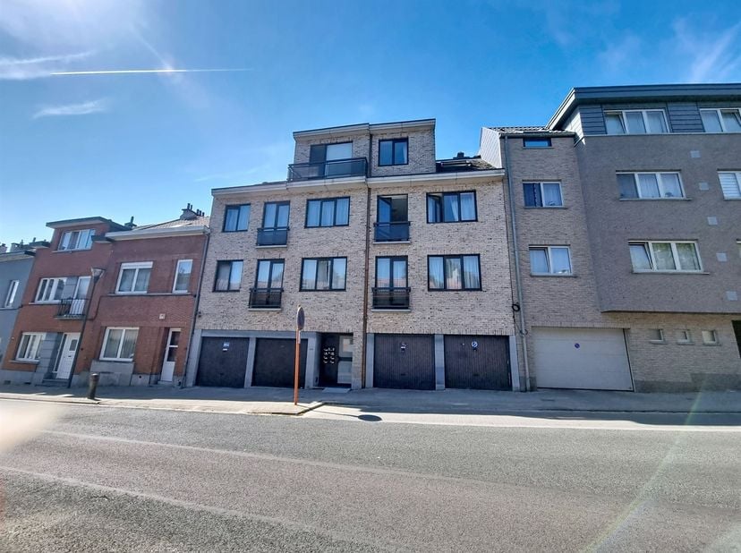 Espace Immo Brussels presenteert u, in het hart van het historische centrum / de wijk [naam van de wijk], dit prachtige appartement van ±260 m² in een