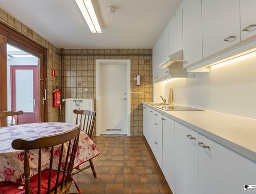                                         Gemengd gebruik te koop in Wilrijk, € 399.000
