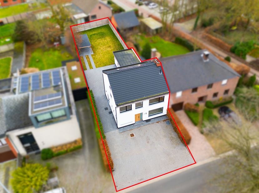 Ligging: <br />
Deze woning is centraal gelegen in het centrum van Hoogstraten. Alle voorzieningen zoals winkels, scholen, horeca en openbaar vervoer