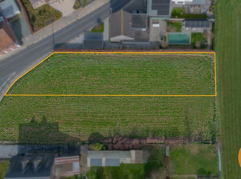 HAALTERT - Rustig gelegen bouwgrond met open zicht én centrale ligging <br />
In een rustige en residentiële buurt te Haaltert bevindt zich dit noord-