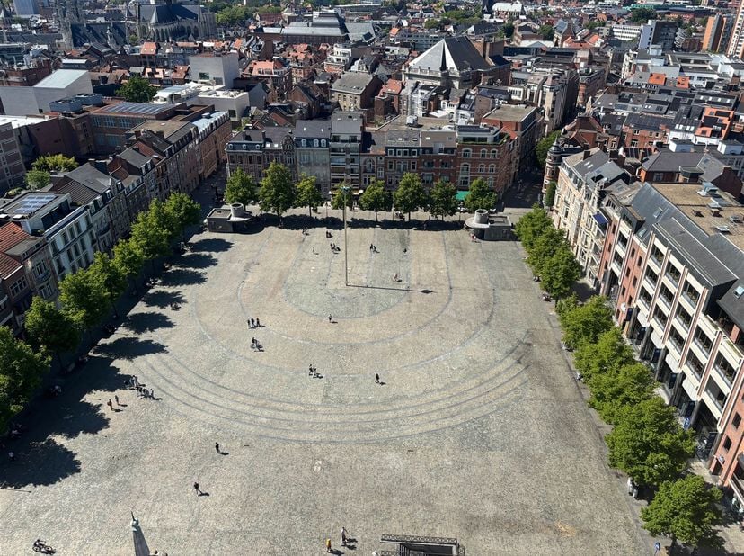 Dit unieke opbrengsteigendom in hartje Leuven, gelegen in de Jan Stasstraat, overtreft alle verwachtingen! We bevinden ons op een toplocatie, namelijk