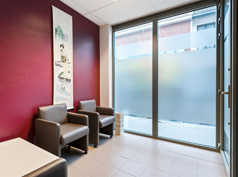 Handelsgelijkvloers op TOP locatie in Lier!<br />
Op wandelafstand van centrum Lier en op een boogscheut van het openbaar vervoer, bevindt zich dit ha