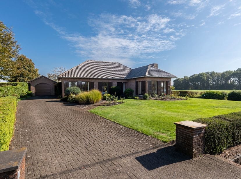 Huis te koop in Aarledijk 74,
                    2382 Poppel
