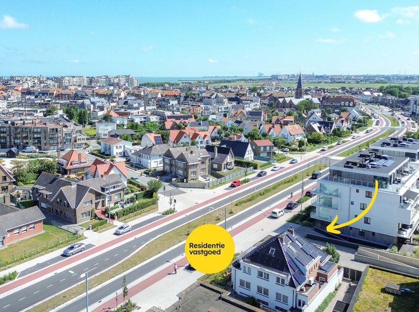 Op een steenworp van de duinen en het centrum van Wenduine bevindt zich deze prachtige halfopen woning, ideaal voor wie op zoek is naar comfort, ruimt